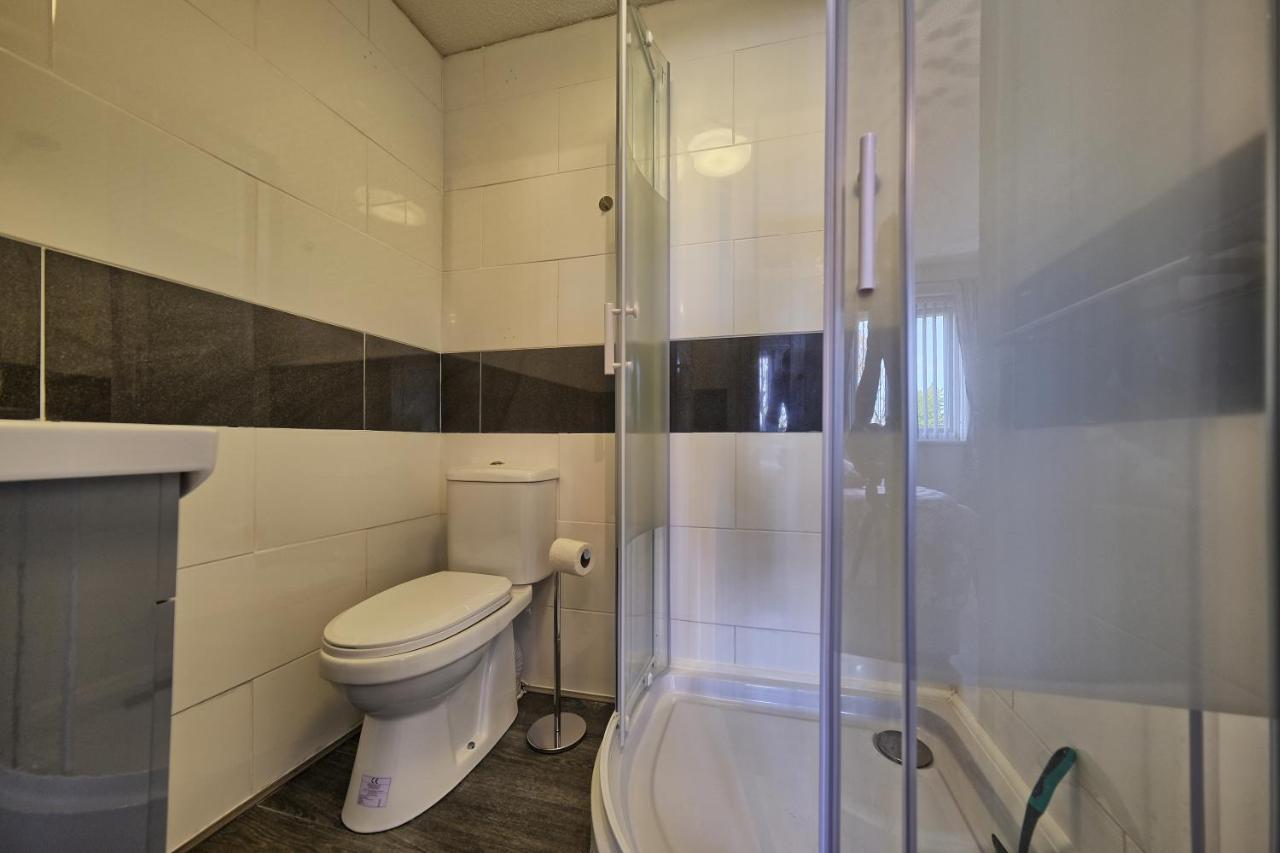Upton Village Guest House Μπίρκενχεντ Εξωτερικό φωτογραφία