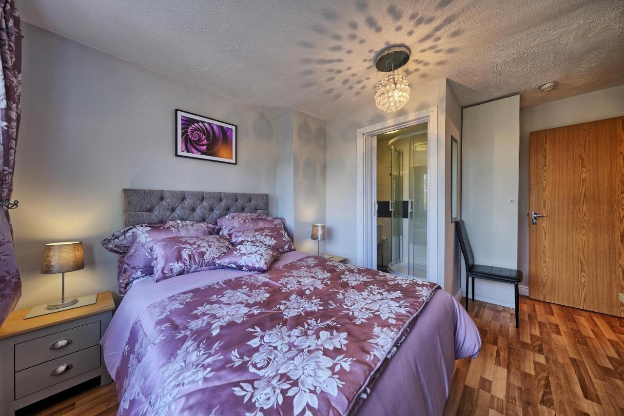 Upton Village Guest House Μπίρκενχεντ Εξωτερικό φωτογραφία