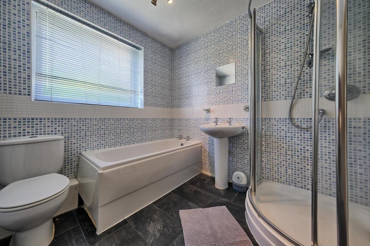 Upton Village Guest House Μπίρκενχεντ Εξωτερικό φωτογραφία