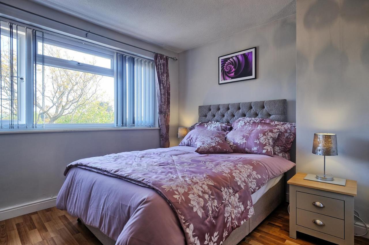 Upton Village Guest House Μπίρκενχεντ Εξωτερικό φωτογραφία